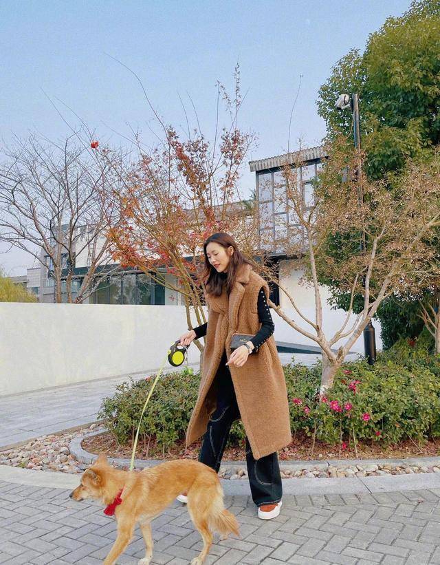 何穗终于稳坐国模半壁江山健身重回维密随便拍拍就是大片