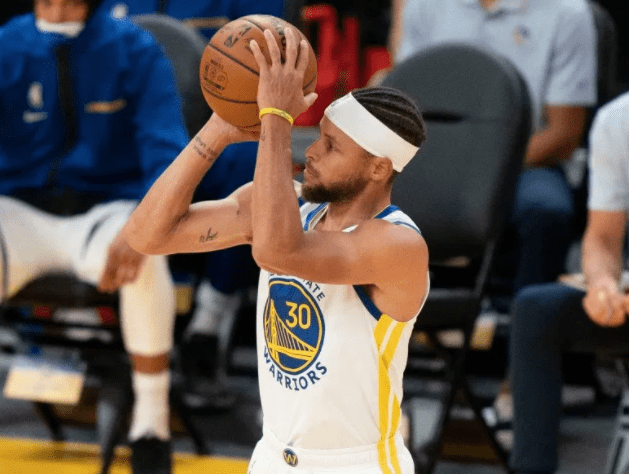 当库里是脏辫发型时,场均19.5分4.0板8.0助攻,勇士0胜2负.