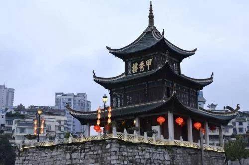 清代贵阳八景之一，贵阳文化发展史上的标志，甲秀楼