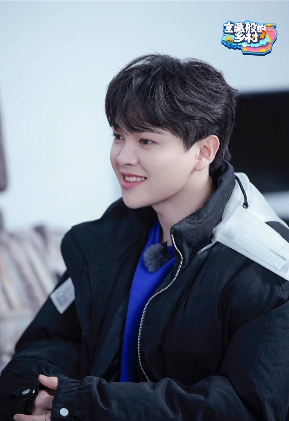 尤长靖综艺下乡欢乐寻宝 跨年夜热情连唱表演获赞