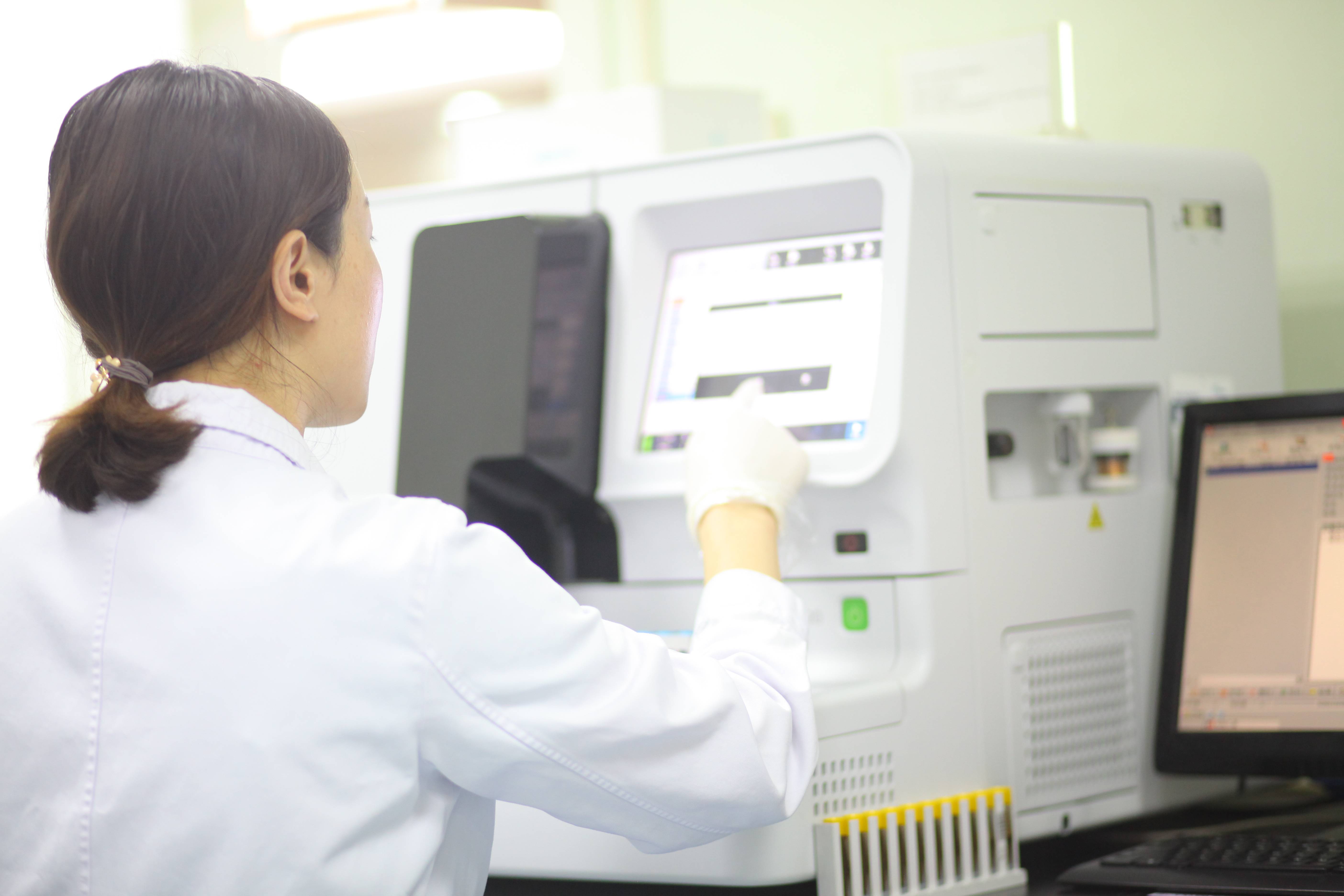 现在在b超的"火眼金睛"下,再小的甲状腺结节也无所遁形,所以才会有