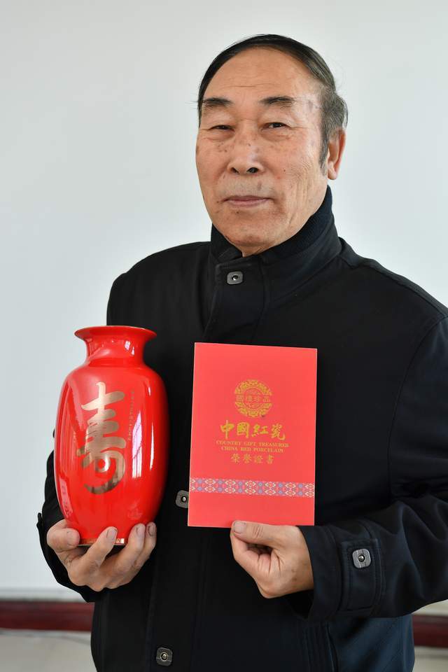 创意巨书人一一侯观发