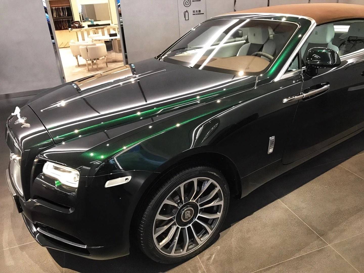 劳斯莱斯曜影魅力轿跑时尚敞篷版热销价