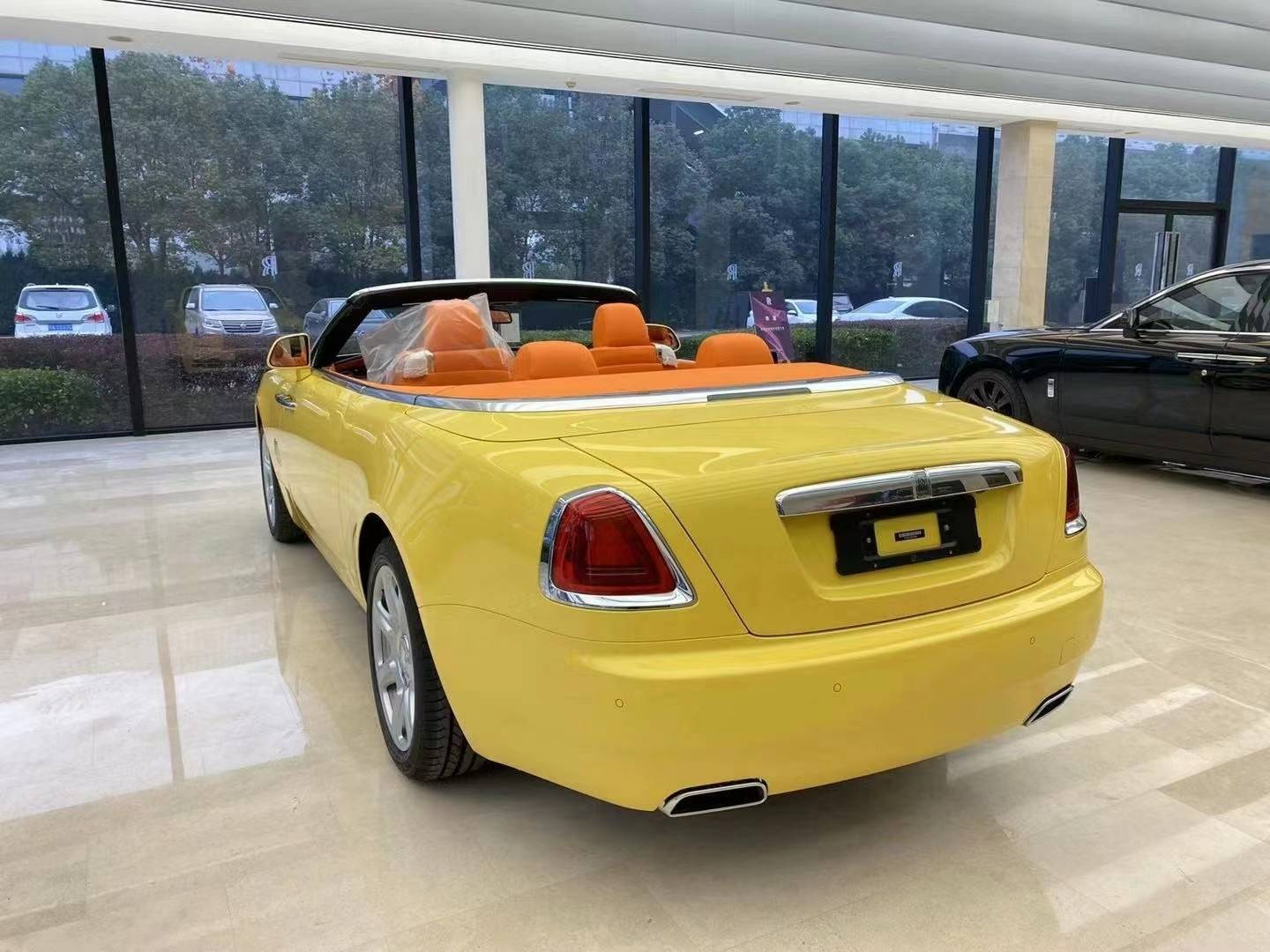 全新劳斯莱斯曜影时尚轿跑 独特敞篷设计