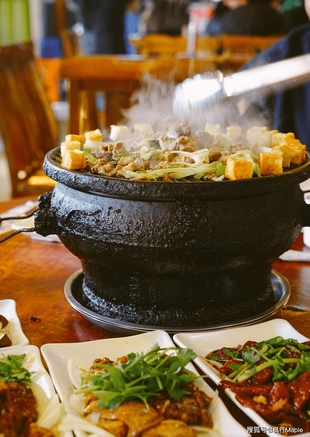 能代表北京冬天的锅气美食,就在南城这家炙子烤肉老店