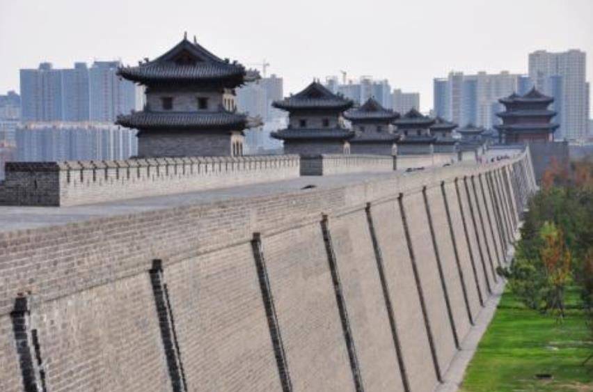山西保存完好的古城墙，比西安城墙高大雄伟，免费参观不收门票费