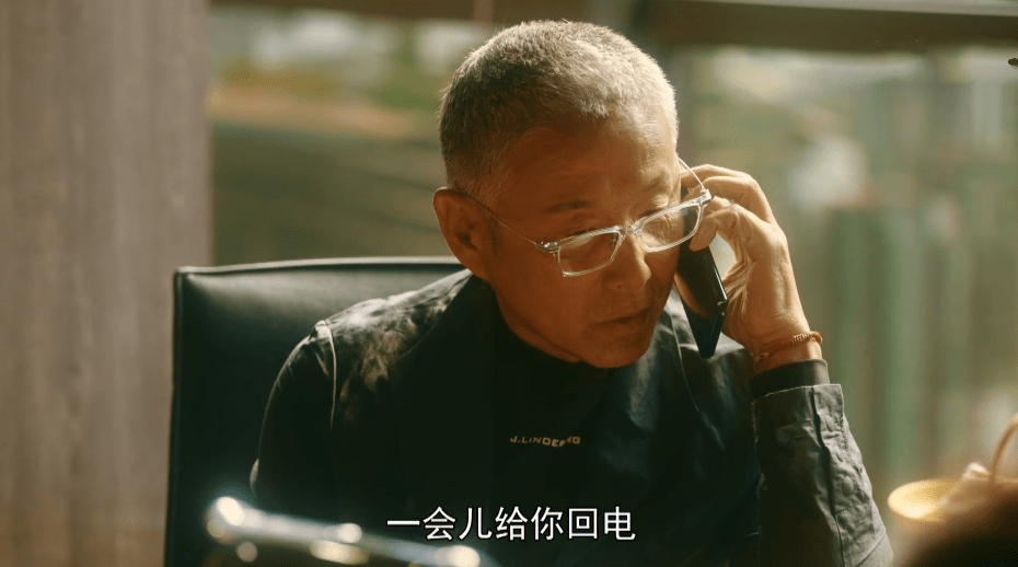 流金岁月:细节可看出叶谨言很在意锁锁,而锁锁对他已有爱意_王飞宇