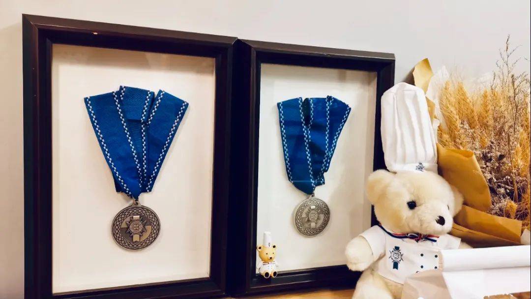 面包店或许知道的人不少,但要说这里的两位甜品师都拥有法国蓝带勋章