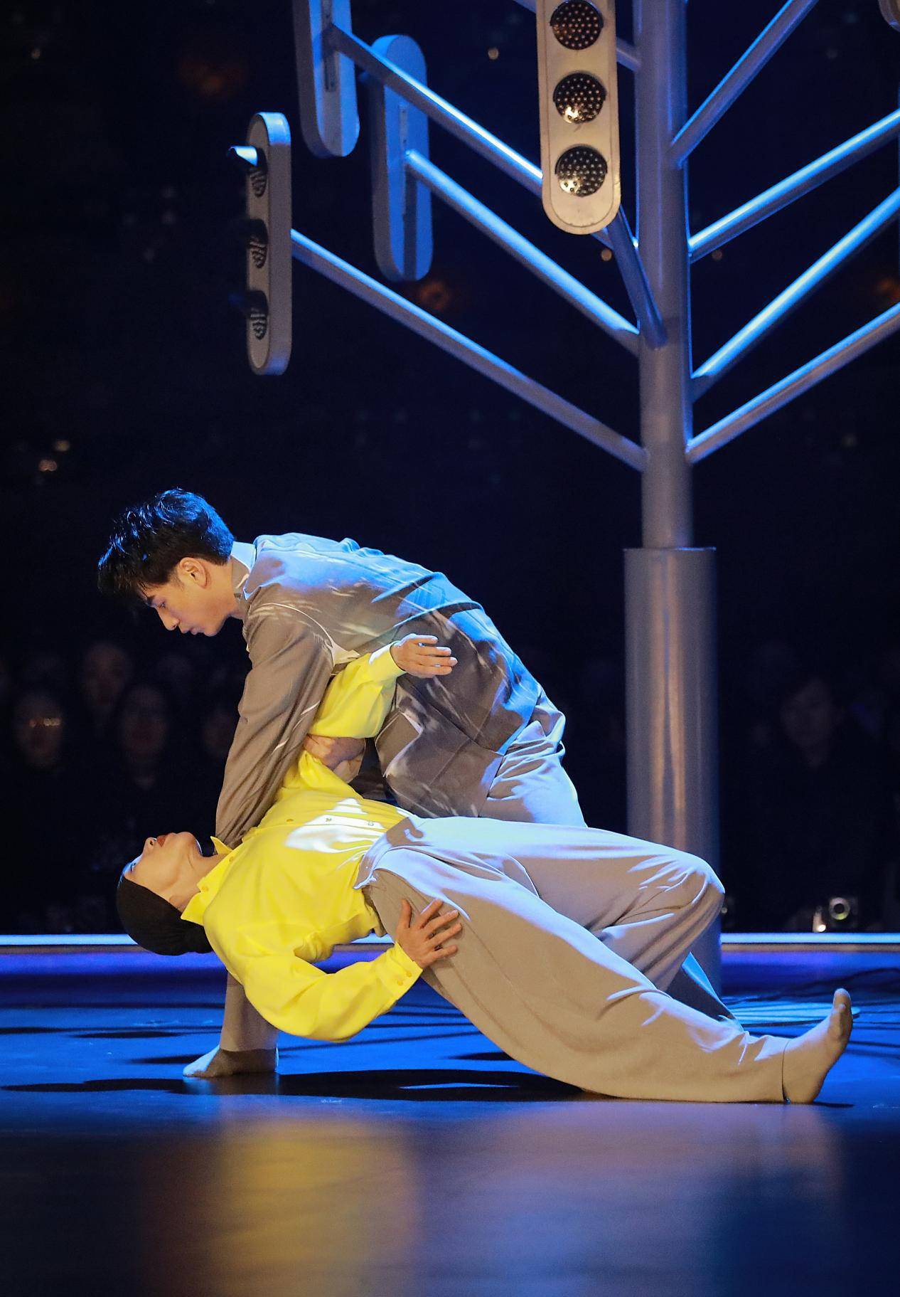 先锋艺术家谢欣讲述30女性的更多可能与刘迦同战1月9日冠军夜