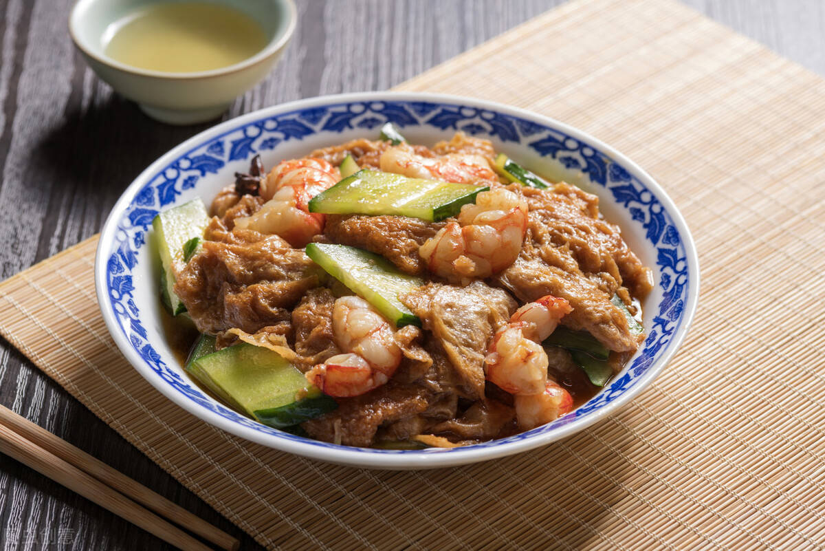 虾仁烧面筋教你做美味的家常菜口感软嫩鲜香入味拌饭超赞