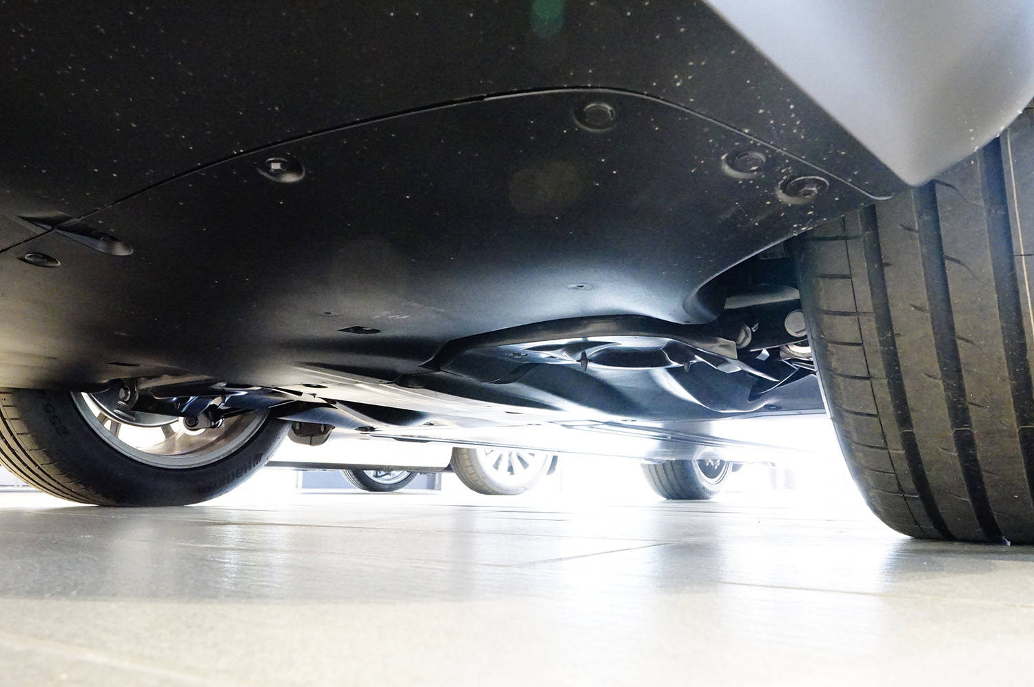 定价不讲武德 空间更大细节提升 特斯拉model y实拍简评