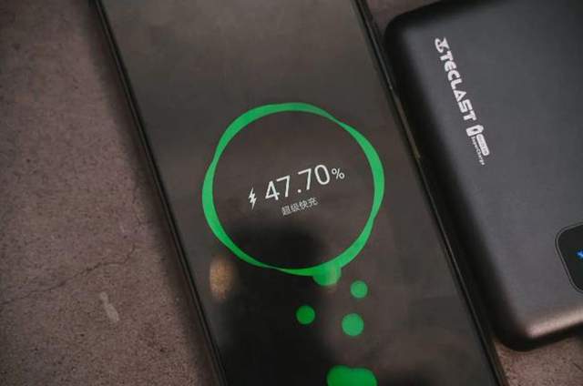 台电x10pro充电宝测评双向快充比iphone更小更轻