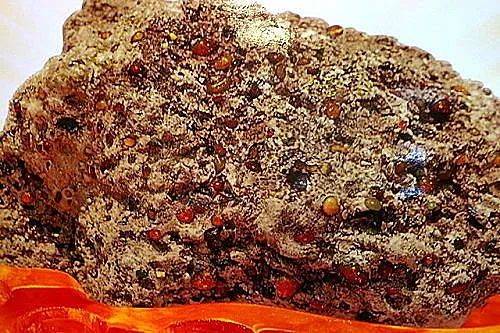 朋友高价买的佛脑舍利成本不会比生产樟脑球高出太多