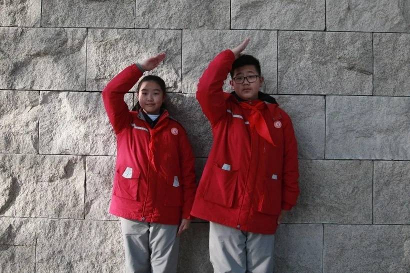 新的一年,宝山的小朋友们在国旗下成长!