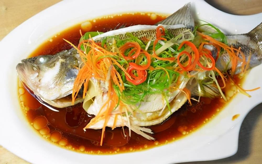 不管蒸什么鱼,切记不要放精盐和料酒,教你一招,鱼肉鲜嫩无腥味