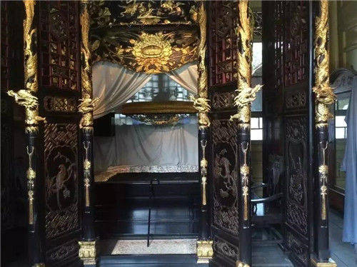 原创大地主刘文彩的庄园到底多豪华金龙缠绕大床80年后仍奢华无比