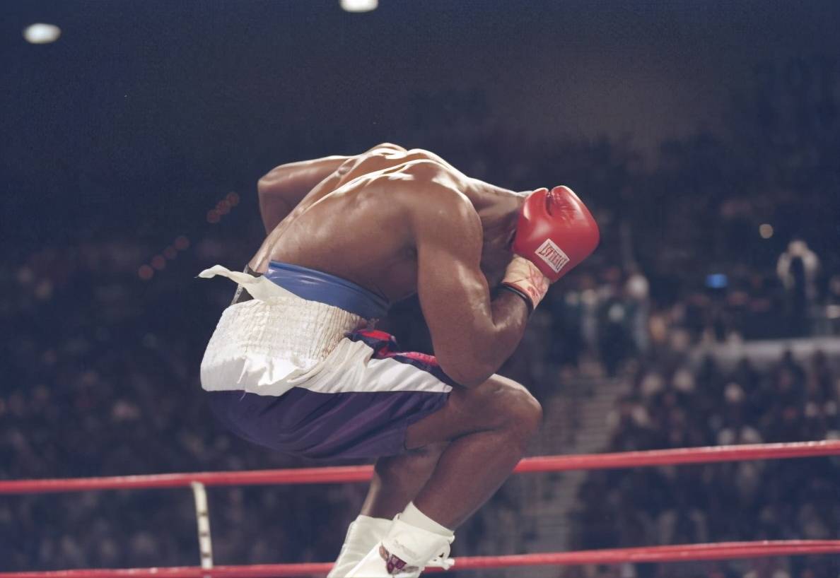 原创泰森三战霍利菲尔德有望上演,商业收入或超13亿