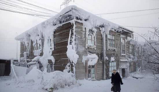 全球最冷村庄：终年零下40度，人均寿命一百岁，上厕所要带棍子