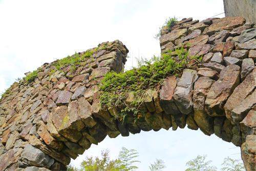 原创天山有个希普顿石拱门它曾被吉尼斯纪录除名为何又被收入