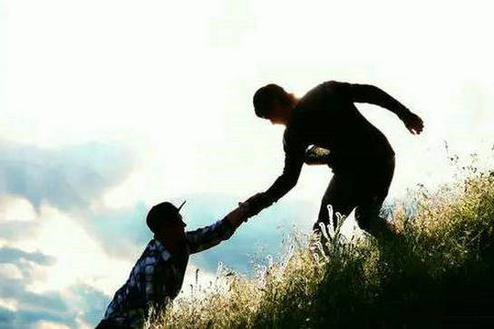 自己走百步不如贵人扶一步高人指路不如有贵人相助