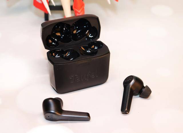 原创适合送礼的德斐尔真无线蓝牙5.0耳机,让听歌变得简单