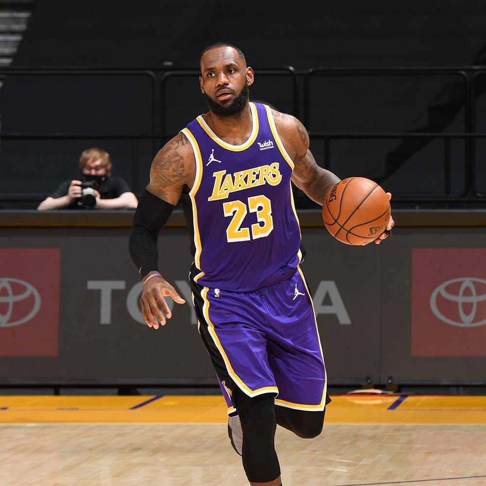 詹姆斯比以往更喜欢三分球这可以保证他未来几年的明星地位