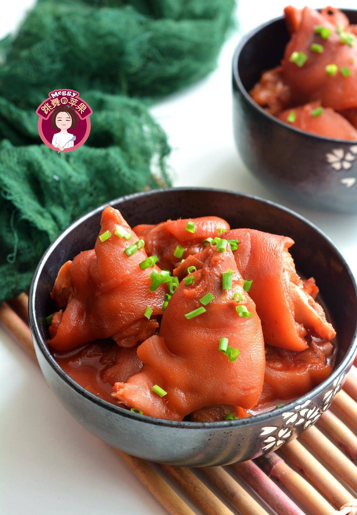 手把手教你做腐乳猪蹄,简单易做,q弹筋道太香了,家人嫌做少_酱汁