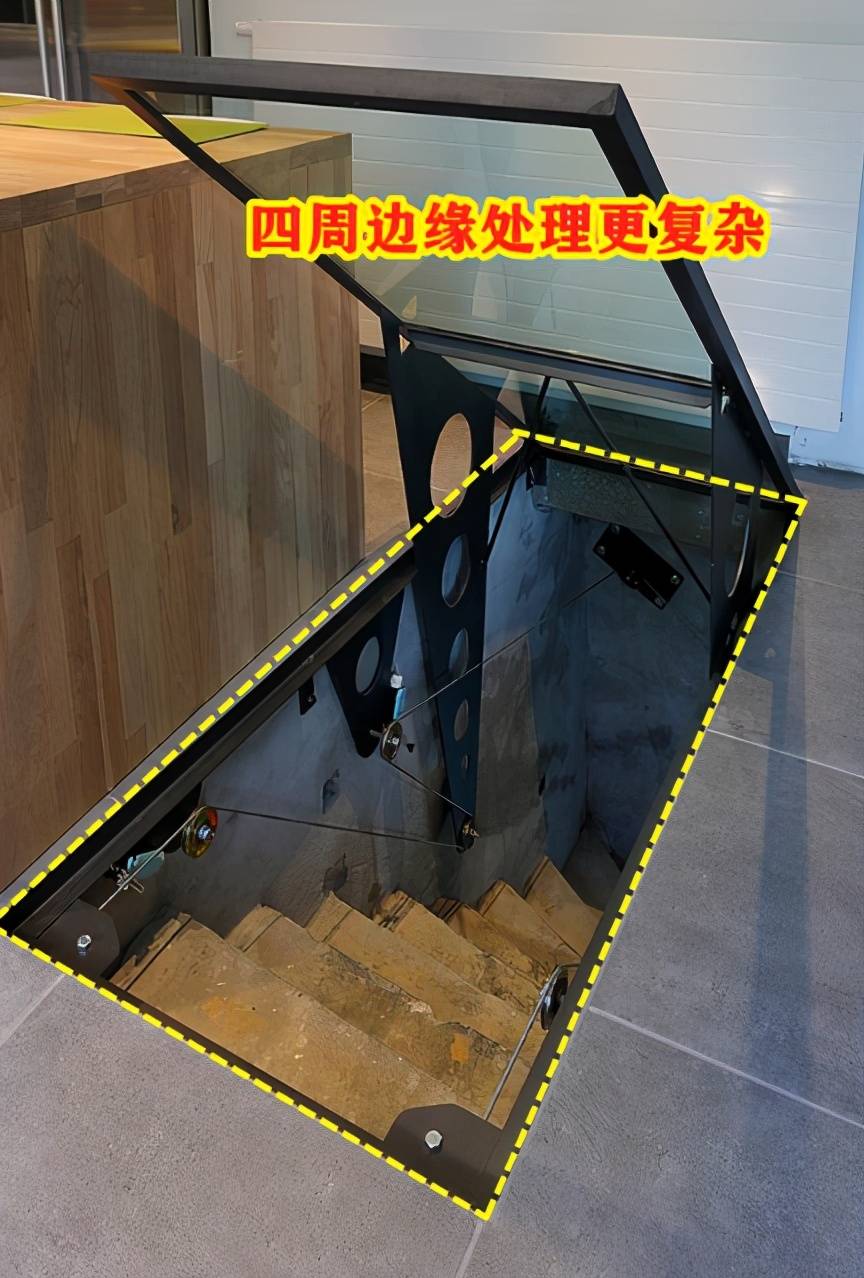 如果地下室入口用盖板隐藏的话,在装修的时候就需要考虑到和周围地板