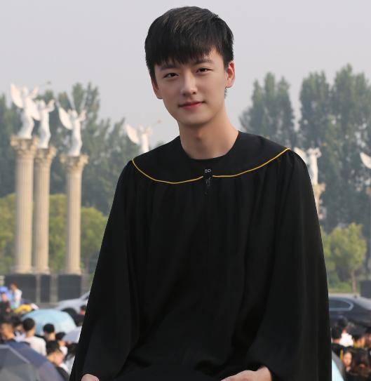 快乐星球最帅男主没长残,14年过去帅出新高度,网友:不复出可惜_李瑞