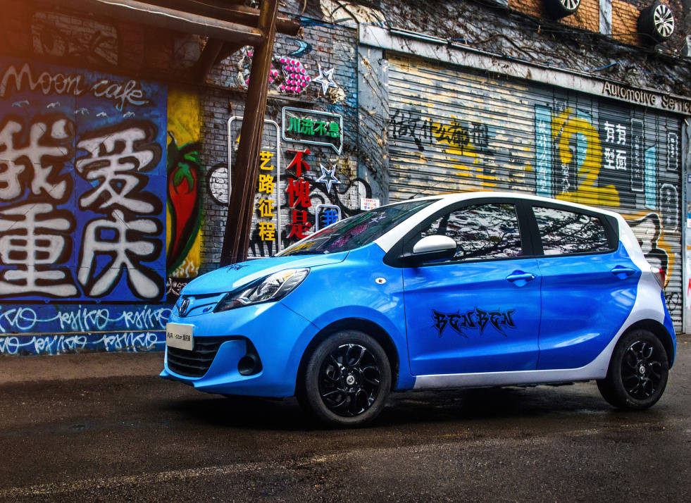 长安汽车就在2020年12月30日,正式发布了奔奔e-star国民版车型并开启