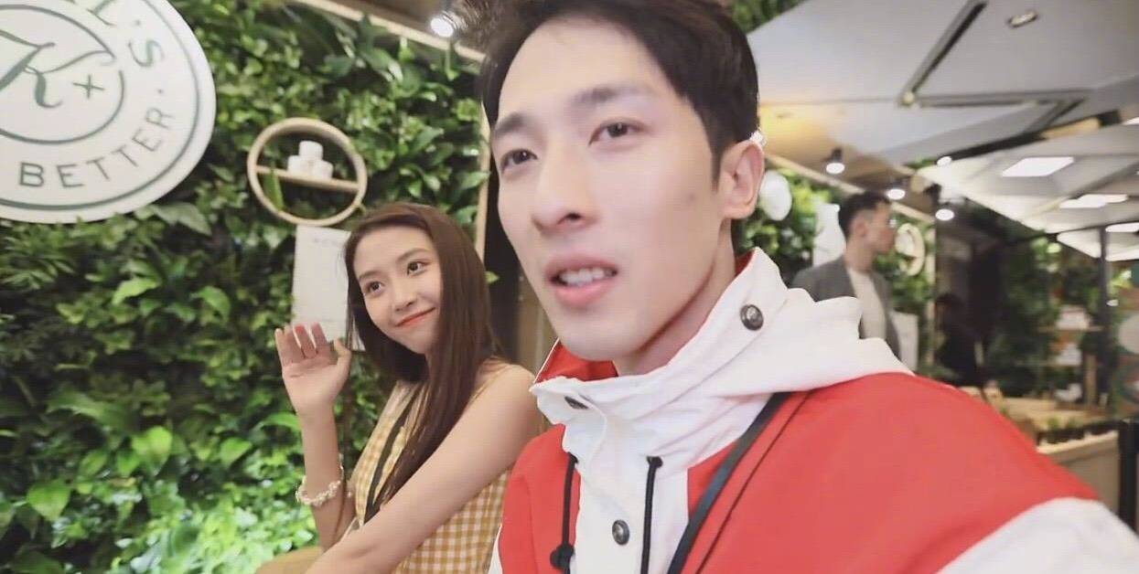 半藏森林接大厂广告,cos春丽复出,阿沁深夜吐槽影响后代三观_刘阳