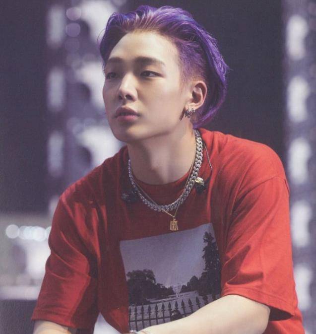 曝bobby金知元将回归在yg旧楼顶极限跑酷造型像鸡毛毽子