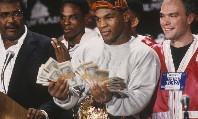 泰森生活有多奢侈?千万豪宅养老虎,花200万买浴缸_拳击