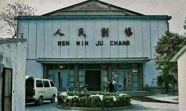 老南通人都还记得南通港繁忙的客运,昔日的这里十分的喧闹,乘客川流不