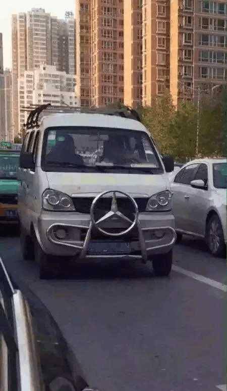 搞笑段子:今天终于见识到女司机开车了,姑娘买了车一点要告诉我_搜狐