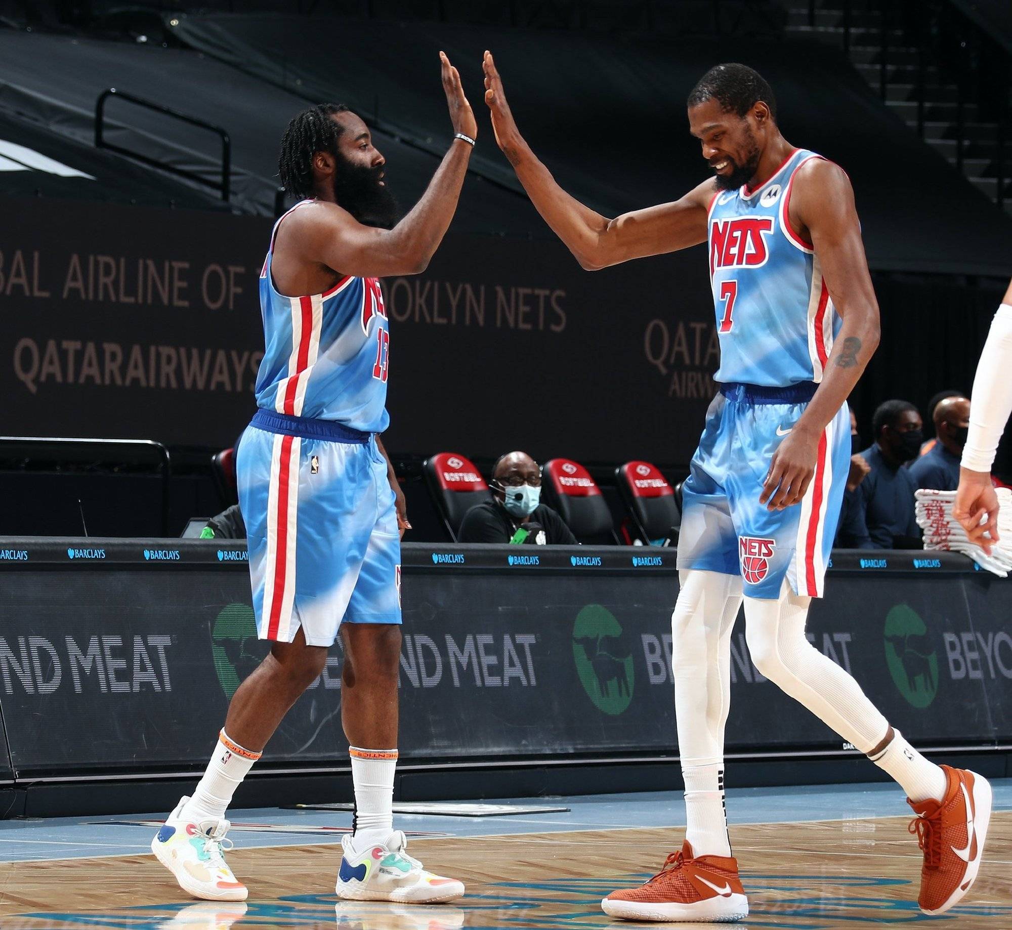 篮网双巨轰74 19 16,哈登首秀创纪录,杜兰特为三弟高兴_欧文