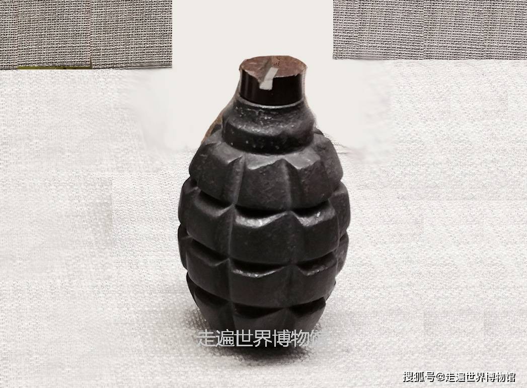 中外各式手榴弹集锦最大的比成人腿还长军事博物馆看展