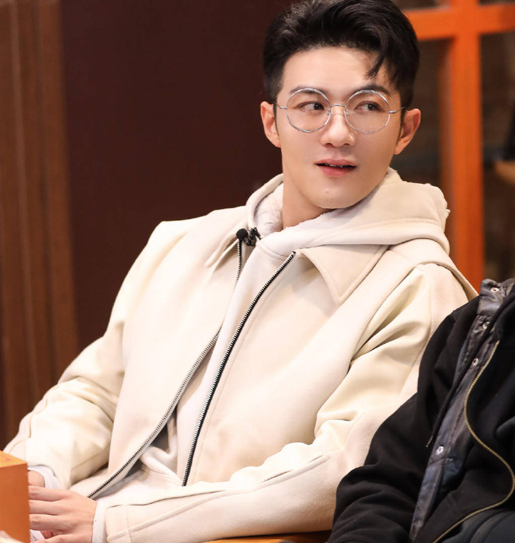 《追光吧哥哥》:三公舞台,李汶翰组再拿第一,于朦胧被禁演?_刘维