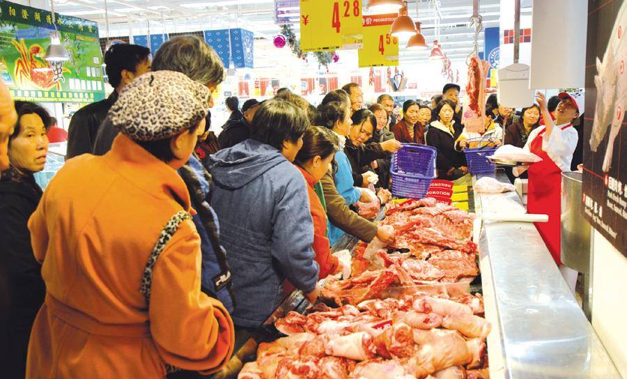 韩国姑娘来中国旅游，在商场买了5斤猪肉，结账时不淡定了