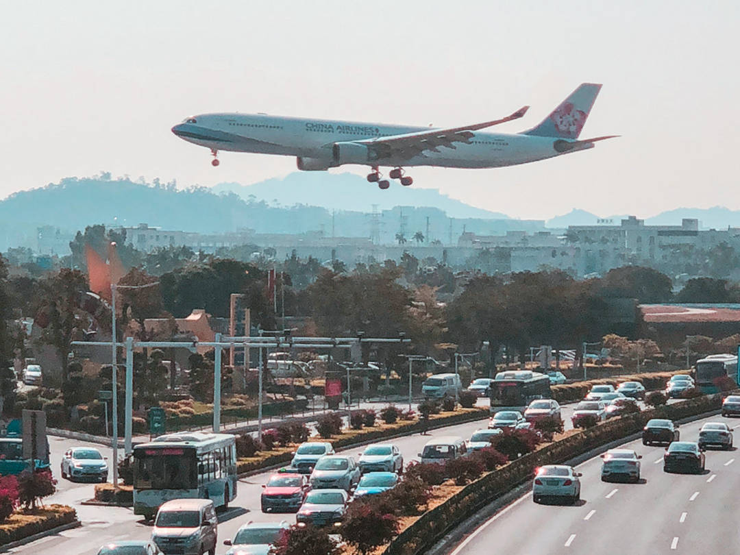 福建唯一市区有机场的城市，经常能看见飞机，已成为一道风景