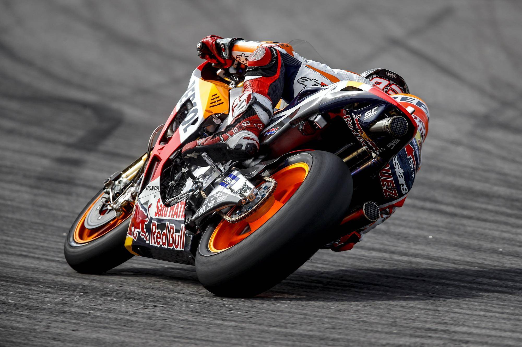 jorge martin骑上杜卡迪v4s适应大排量赛车性能