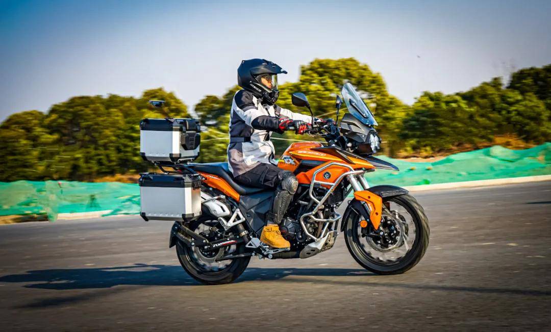 胖虎测评升级后的21款赛科龙rx3s专业休旅就是这个范儿