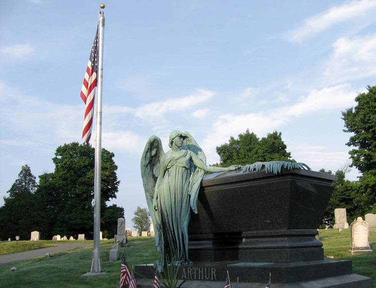 阿瑟的墓地1885年3月4日,阿瑟正式将总统职权交给克利夫兰,随后返回