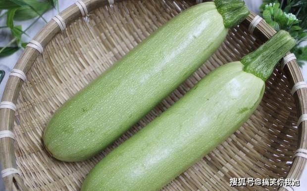 怎么挑选好看的西葫芦 33c539da02274abb87cc4dca56e127f6.jpeg