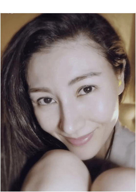 原创李嘉欣素颜再回颜值巅峰女人物质一点更容易获得幸福