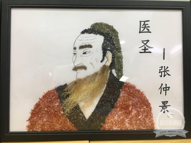 1月18日,记者看到陕西省中医医院老年病区的护士们把枸杞,黄芪,玫瑰