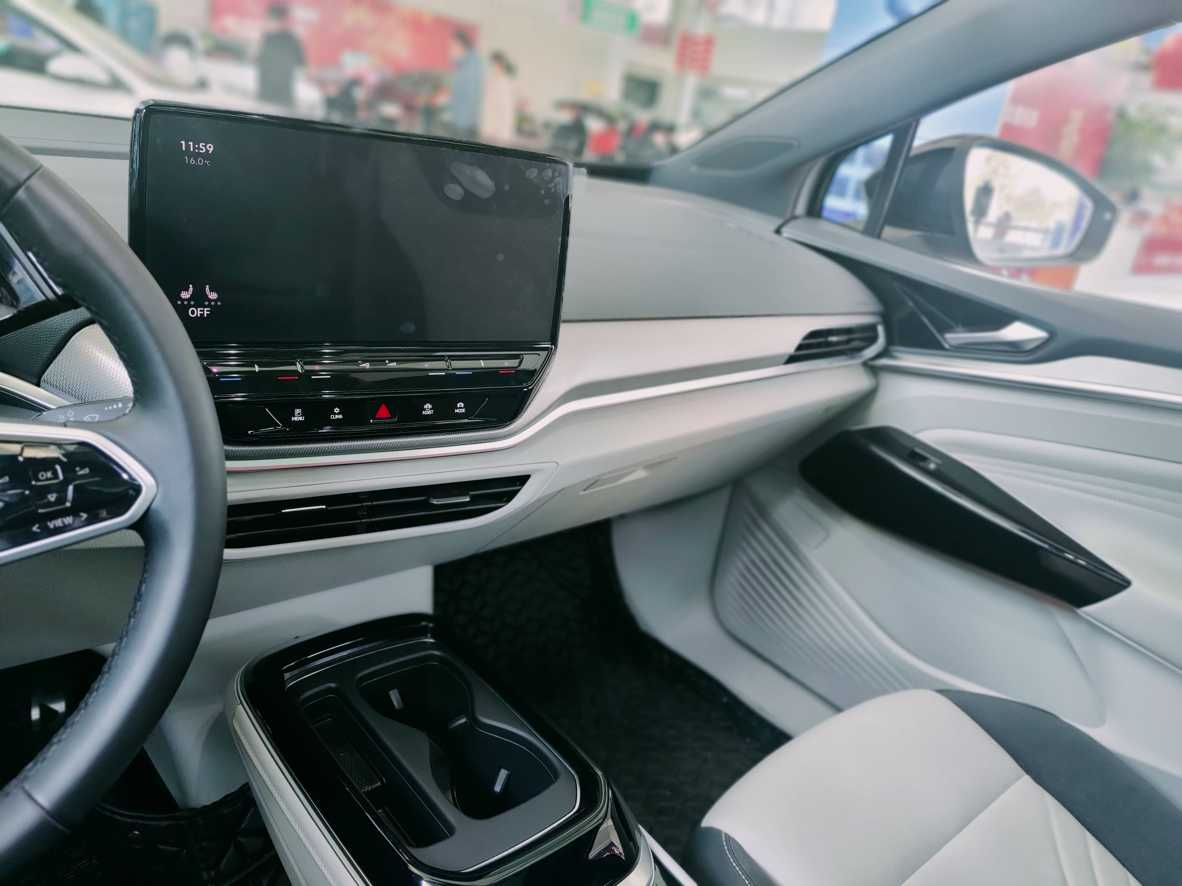 内饰极简 大众id.4 crozz到店实拍 后排空间是亮点