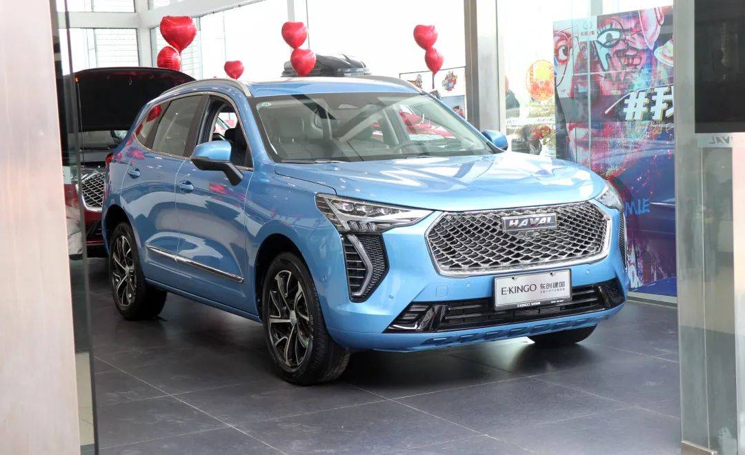 作为为年轻人打造的第一款车型,哈弗初恋无疑在颜值上是拿捏住了消费