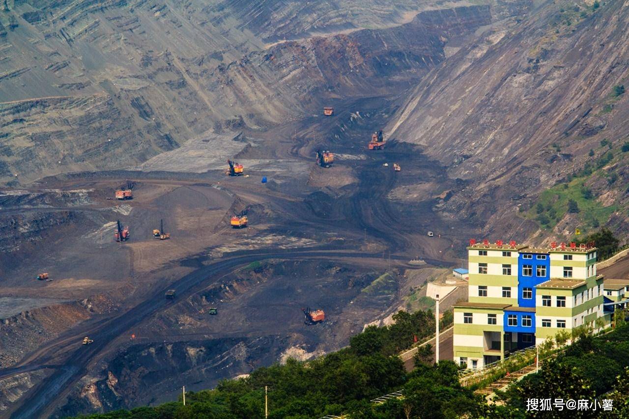 东北一百年煤矿是中国大陆最低点，面积亚洲第一，如今成旅游景点
