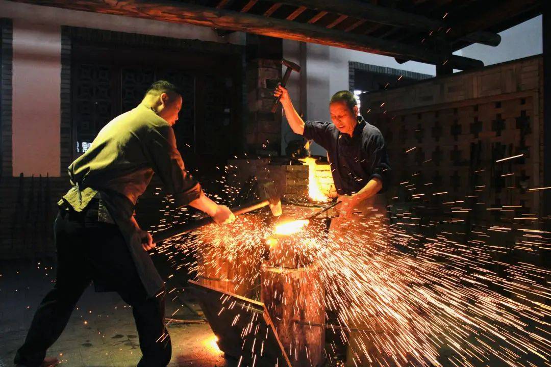 在古代,剑曾用于战场杀敌.